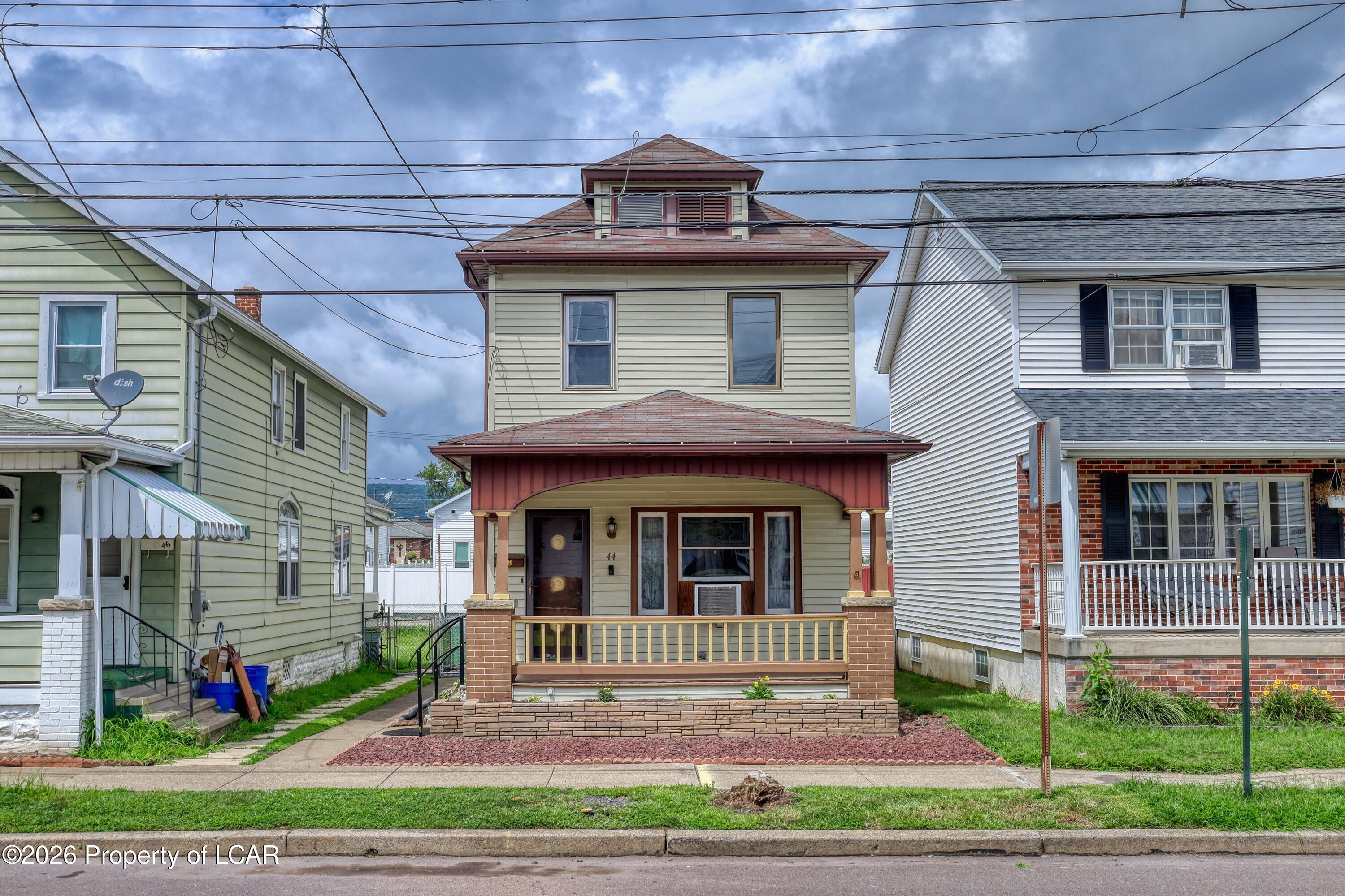 44 W Grand Street — photo