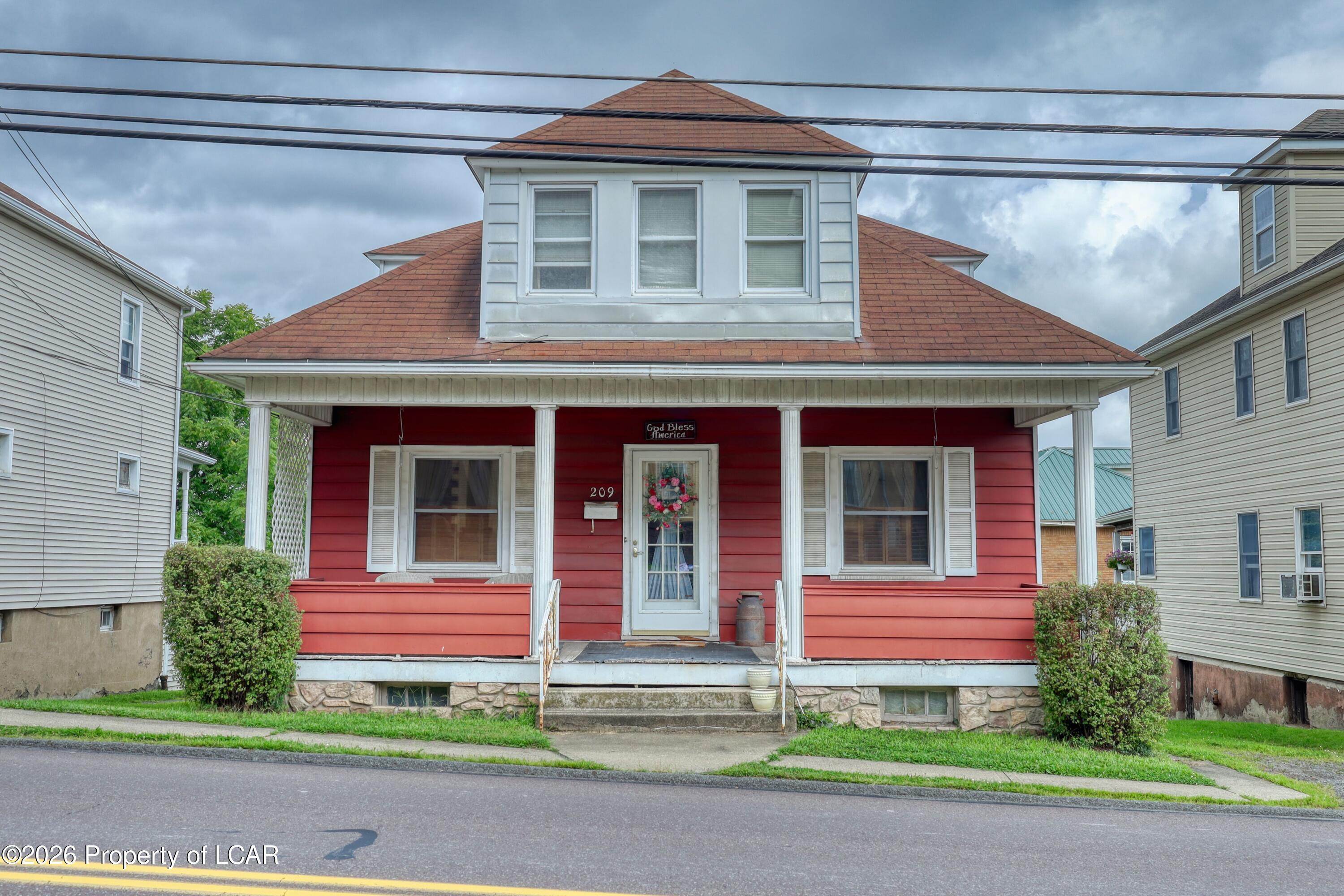 209 Robert Street — photo