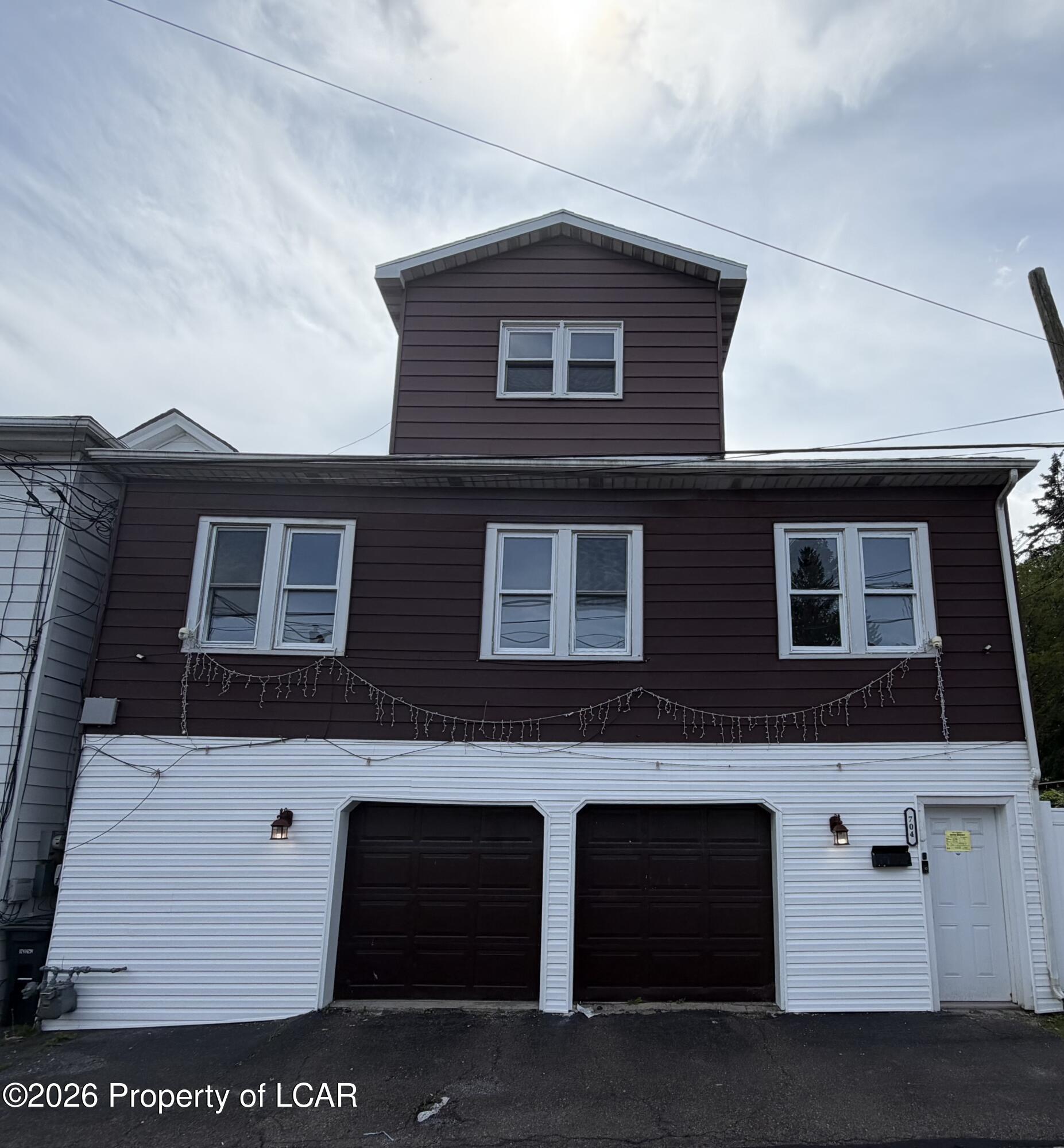 704 W 1st Street — photo