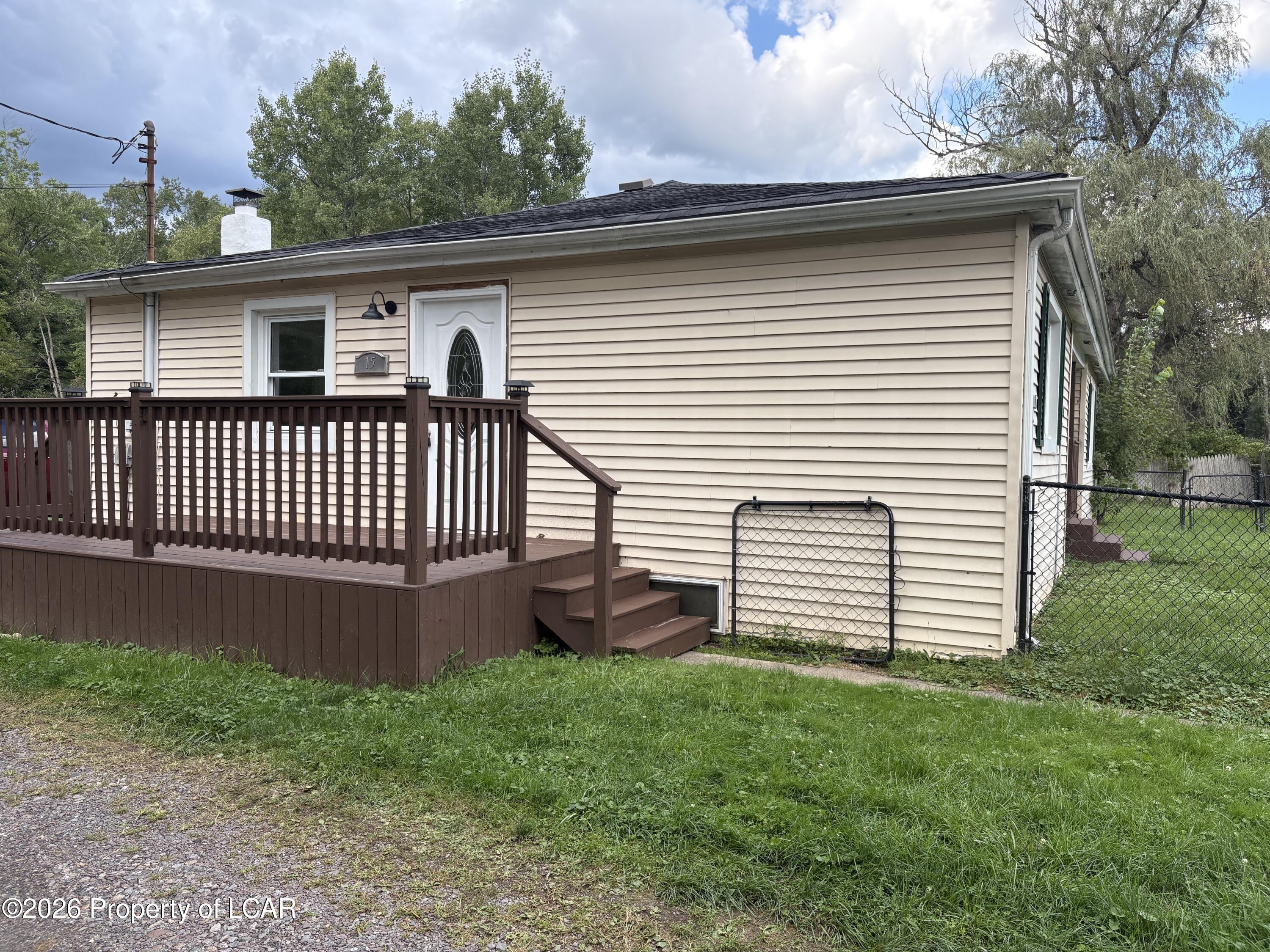 1048 Lower Demunds Road — photo