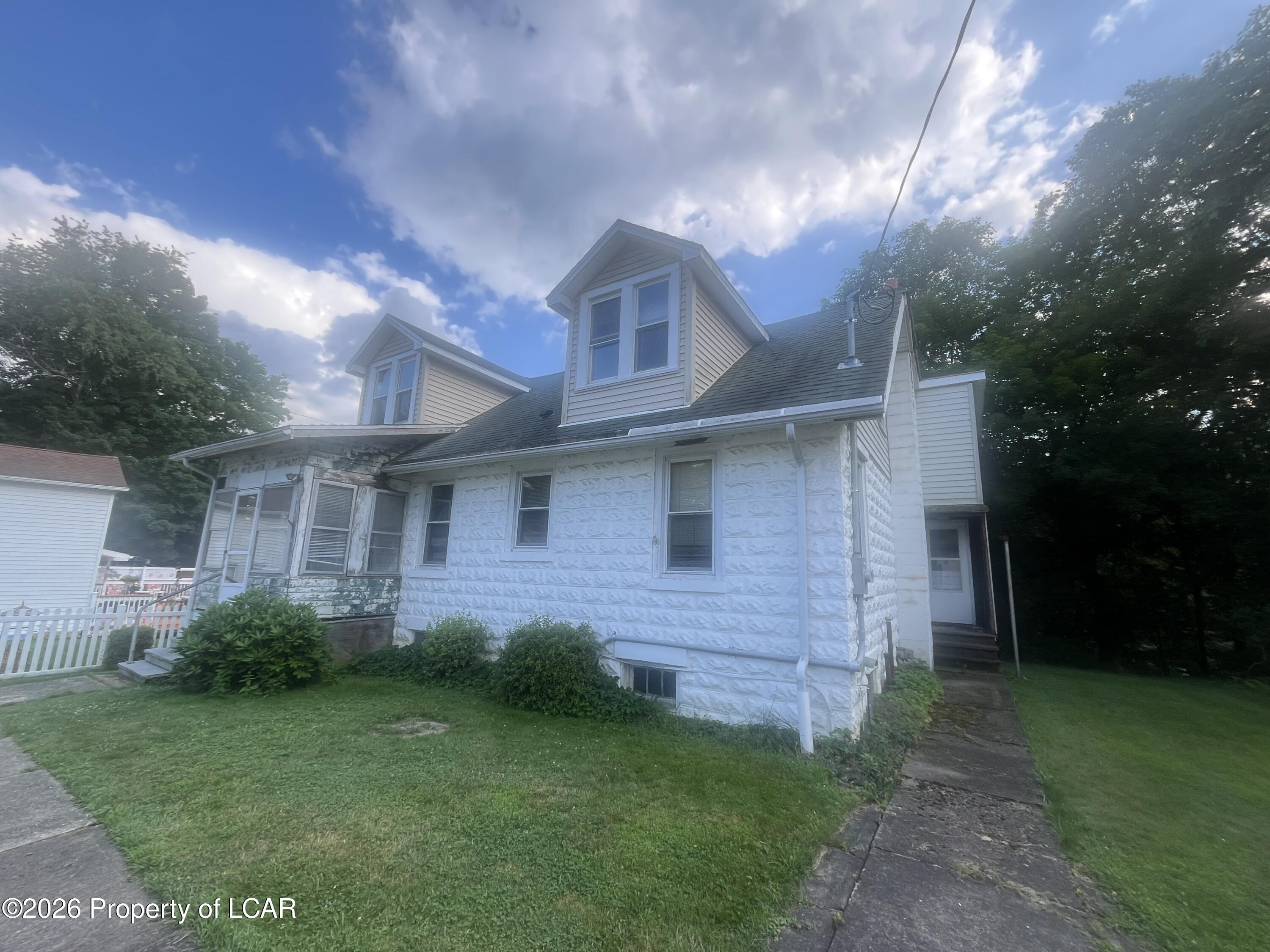 203 Hellers Grove — photo
