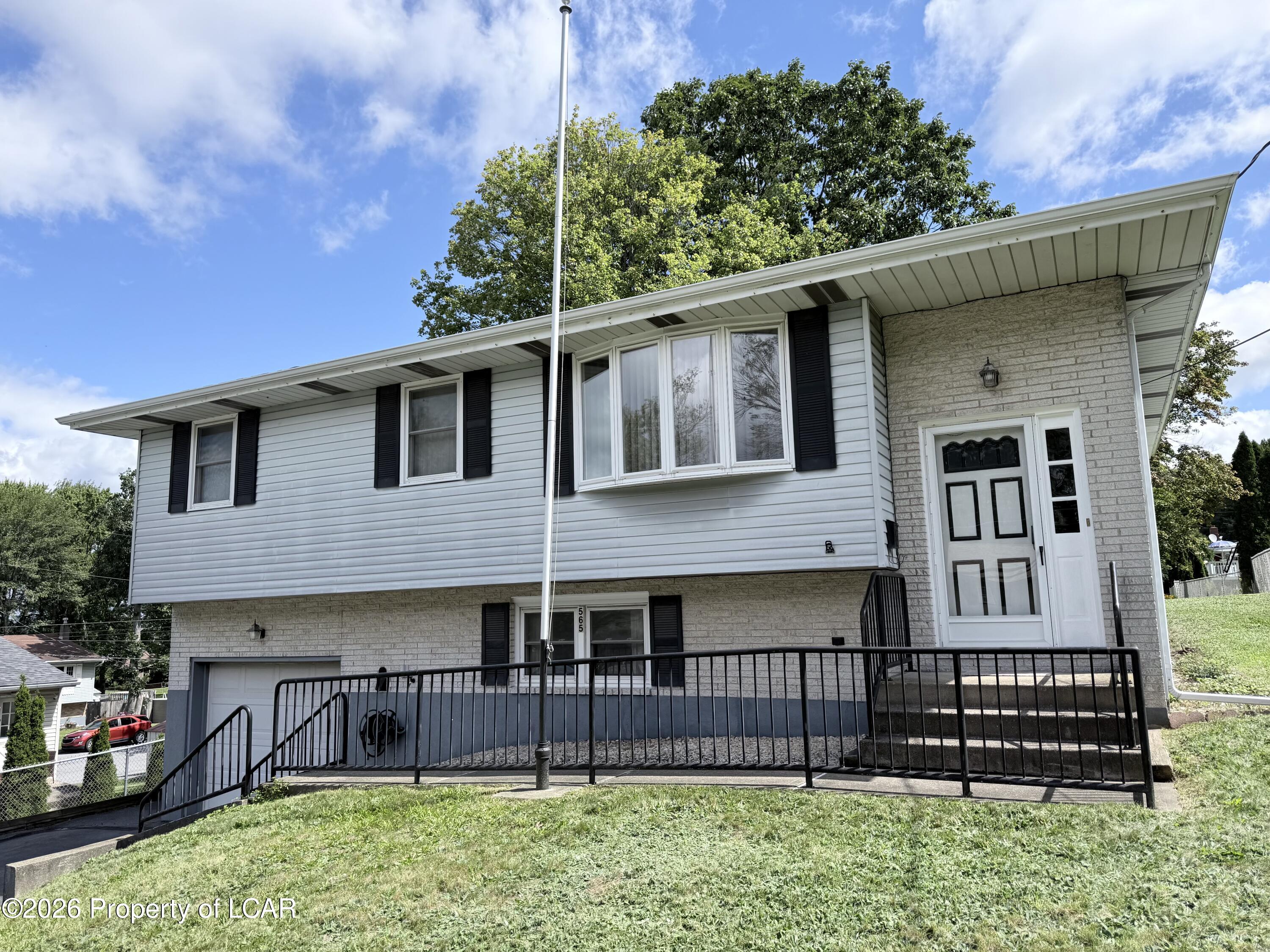 565 Allen Street — photo