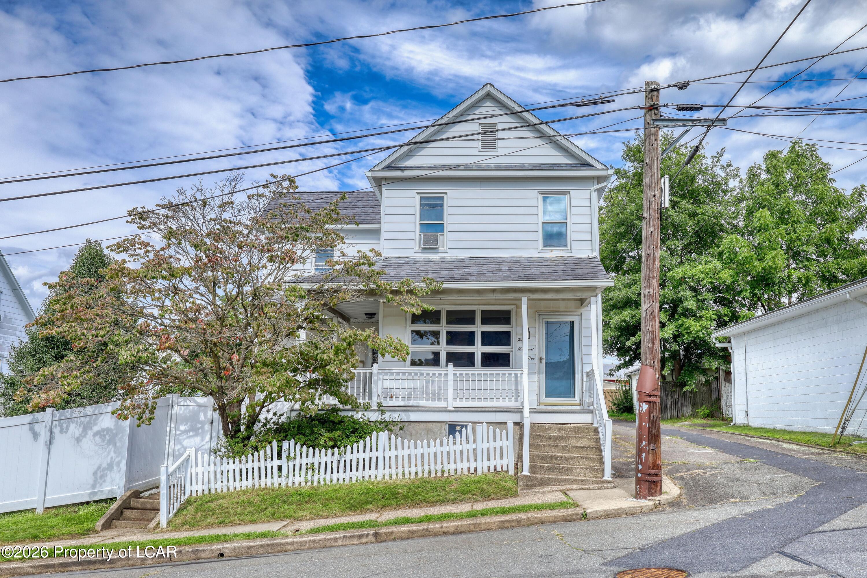 405 College Street — photo