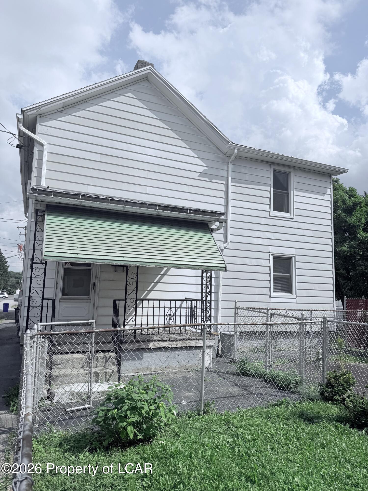 208 E Noble Street — photo
