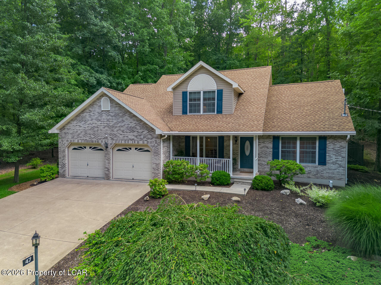 47 W Delaware Drive — photo