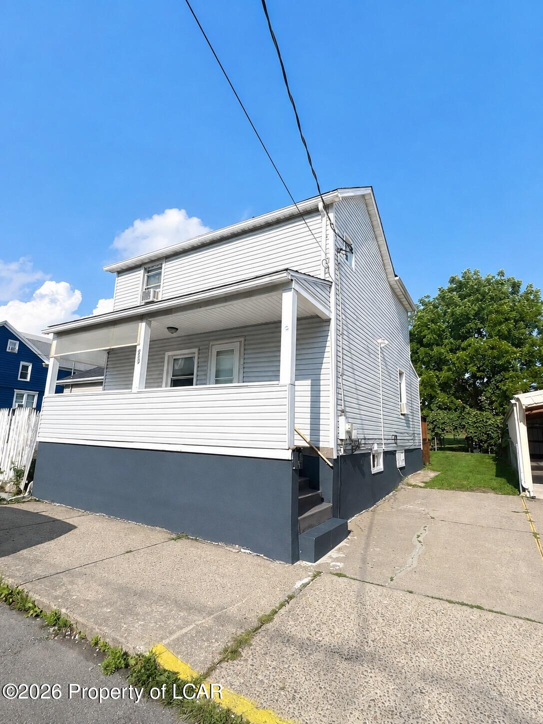 873 N Locust Street — photo