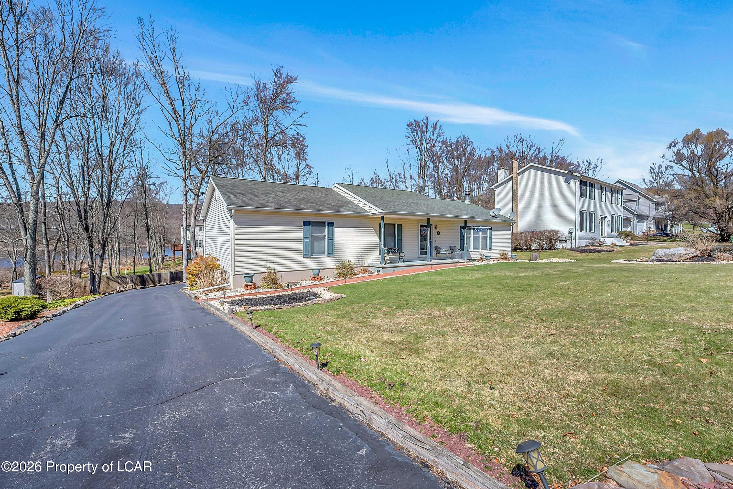 60 Lakeview Drive — photo
