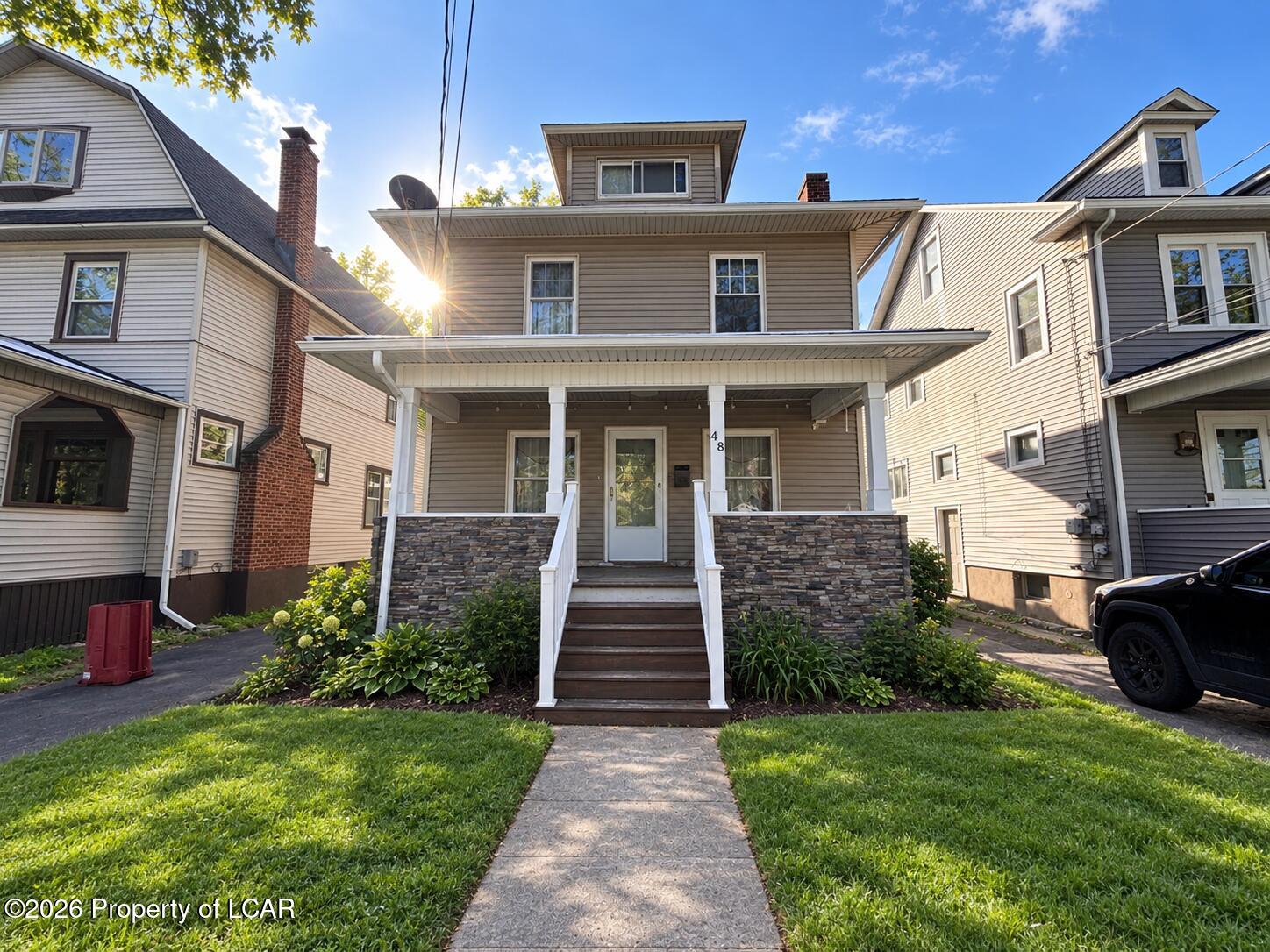 48 W Walnut Street — photo