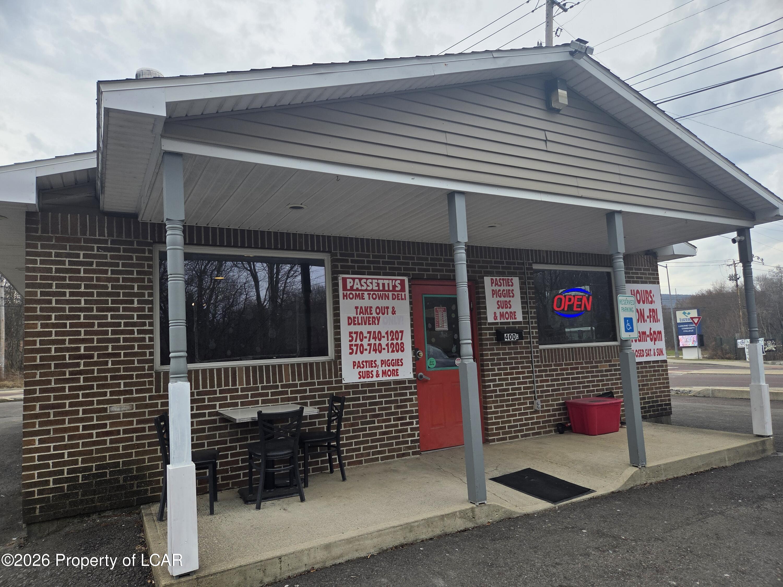 400 Middle Road — photo
