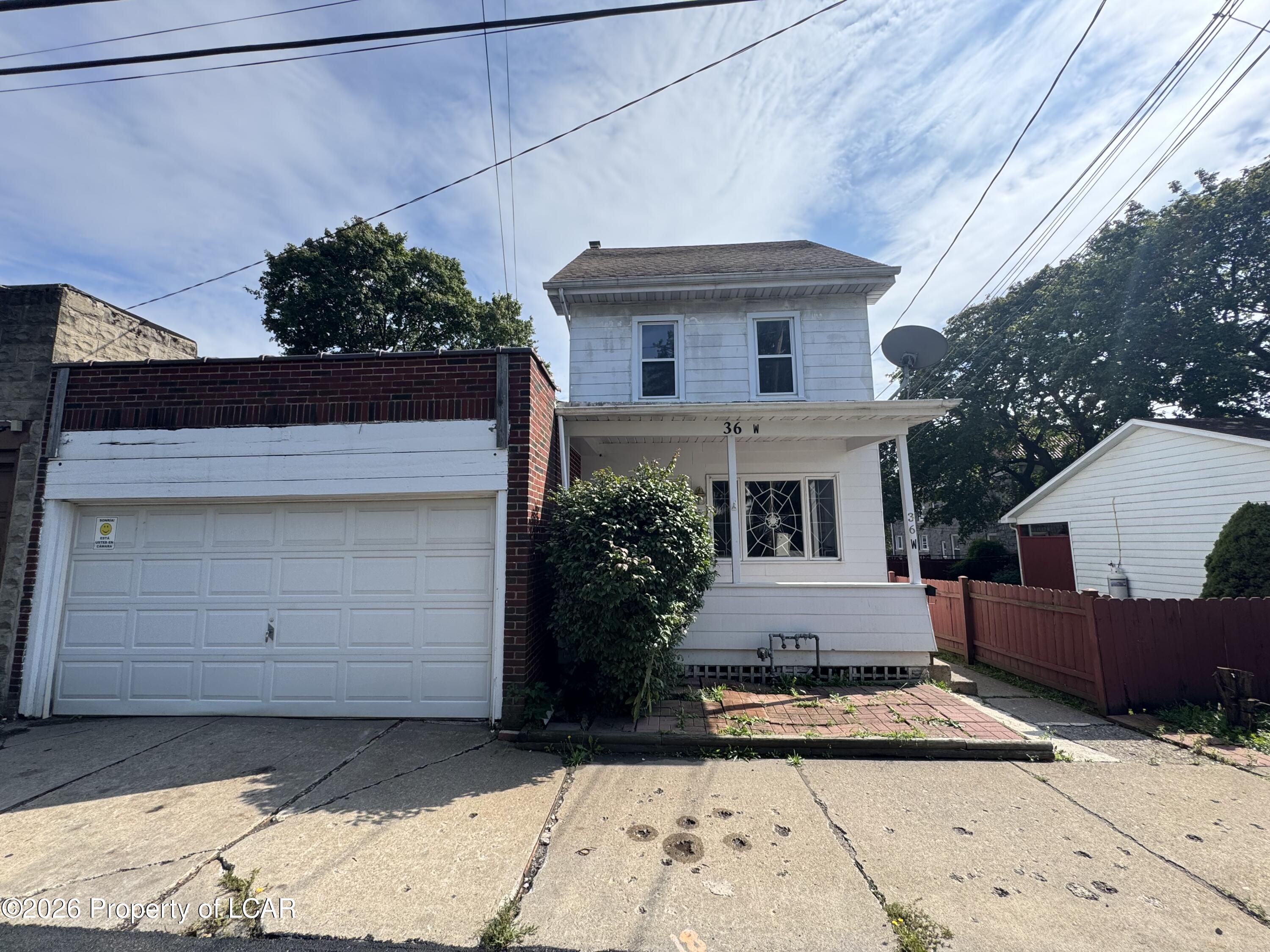 36 W 1st — photo