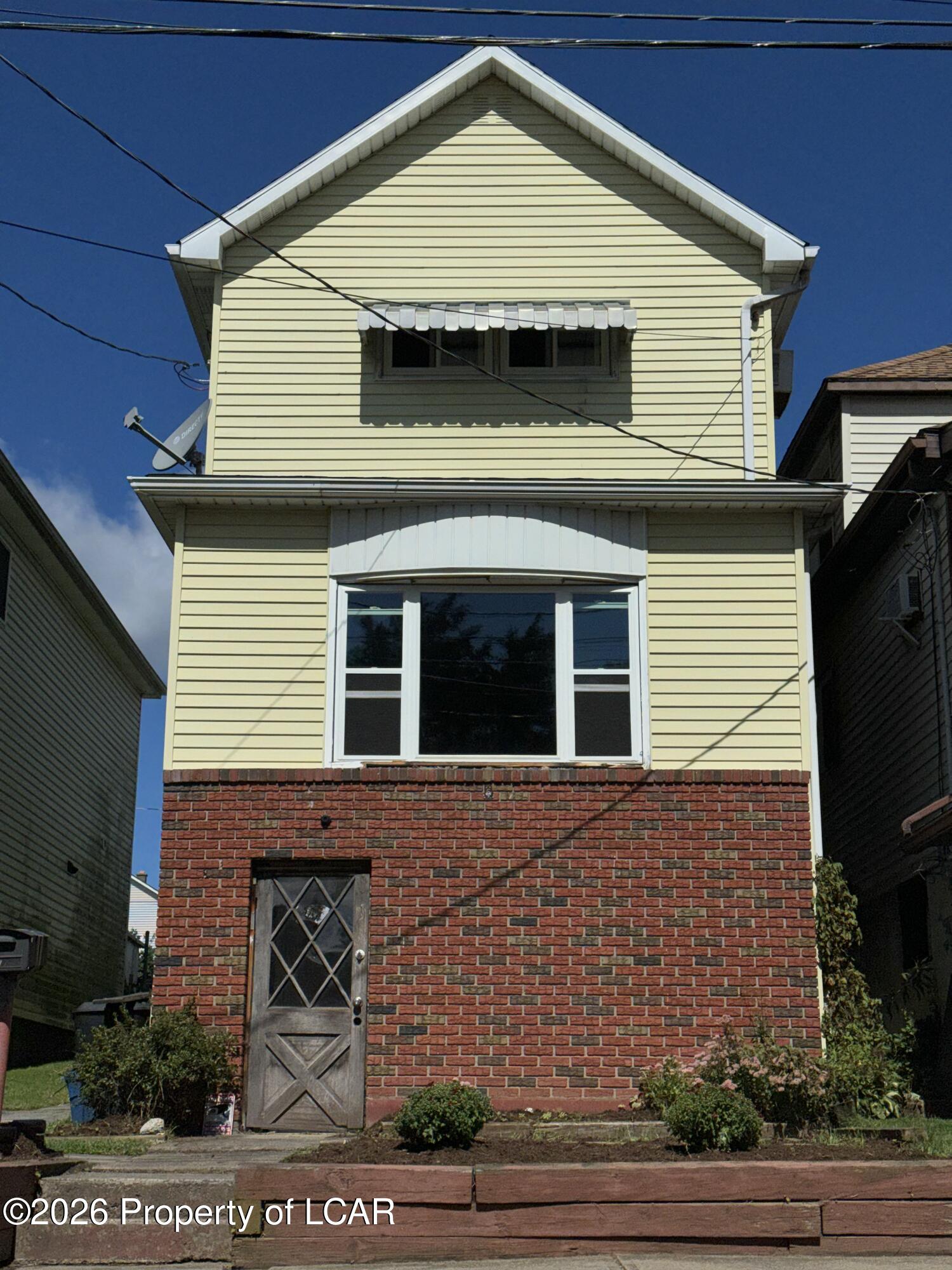 350 E Field Street — photo