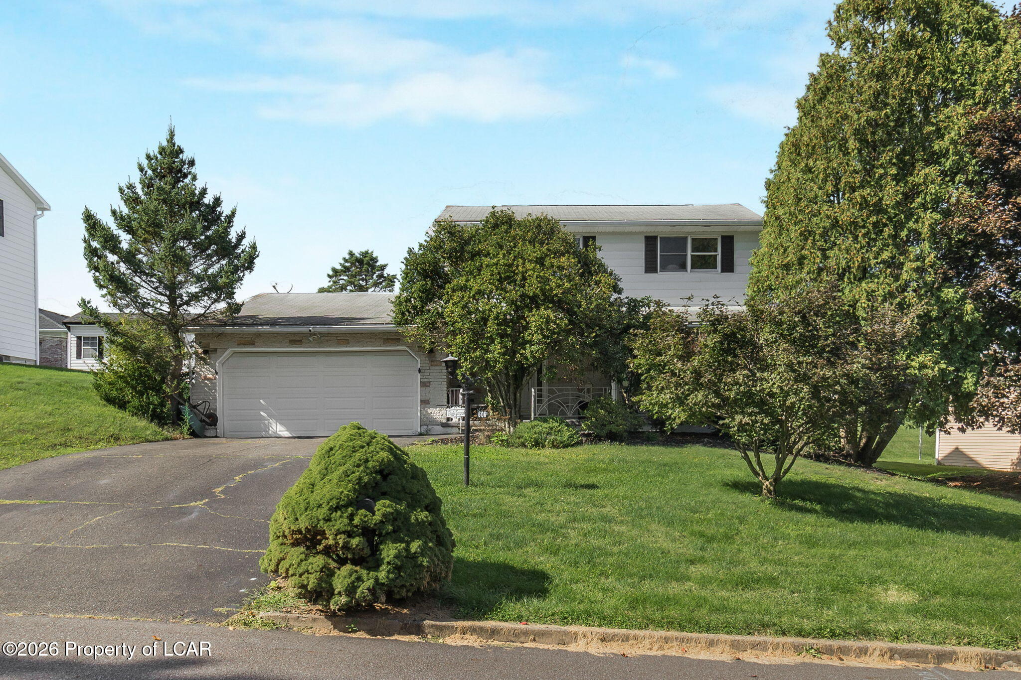606 E Grove Street — photo