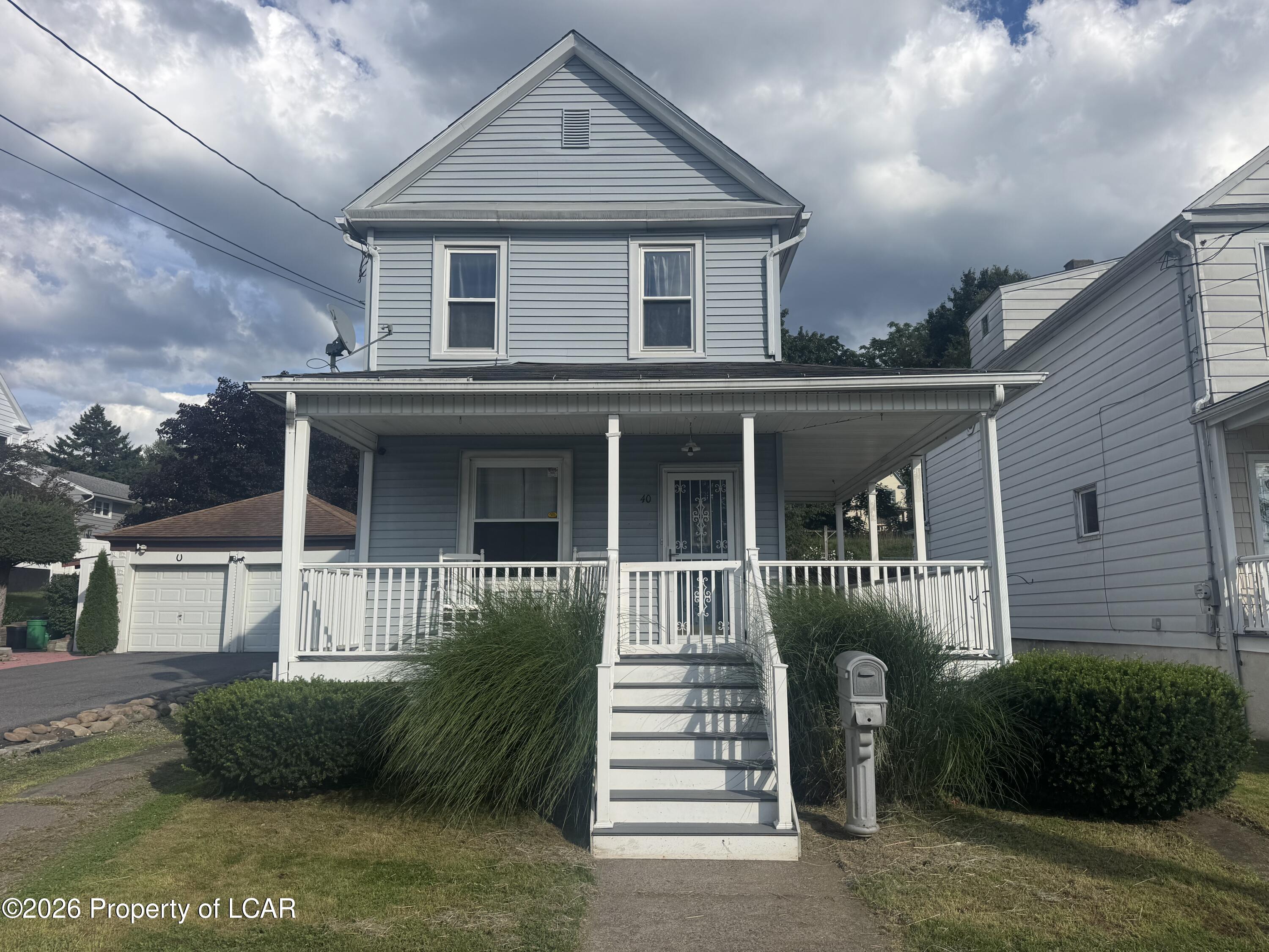 40 Rose Avenue — photo