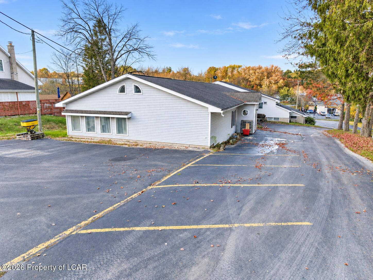 3130 Memorial Highway — photo