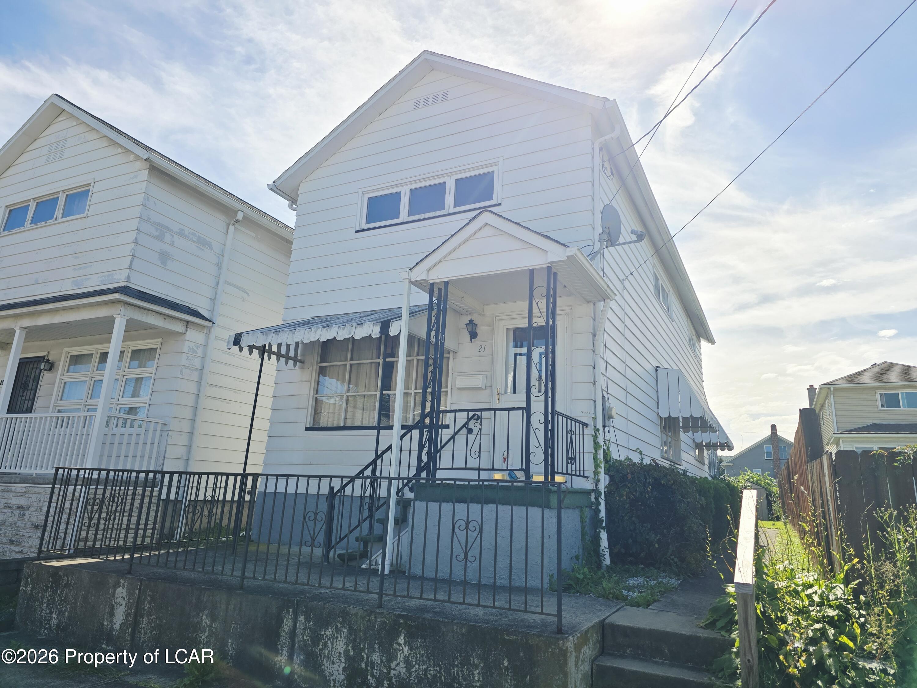 21 W Grand Street — photo