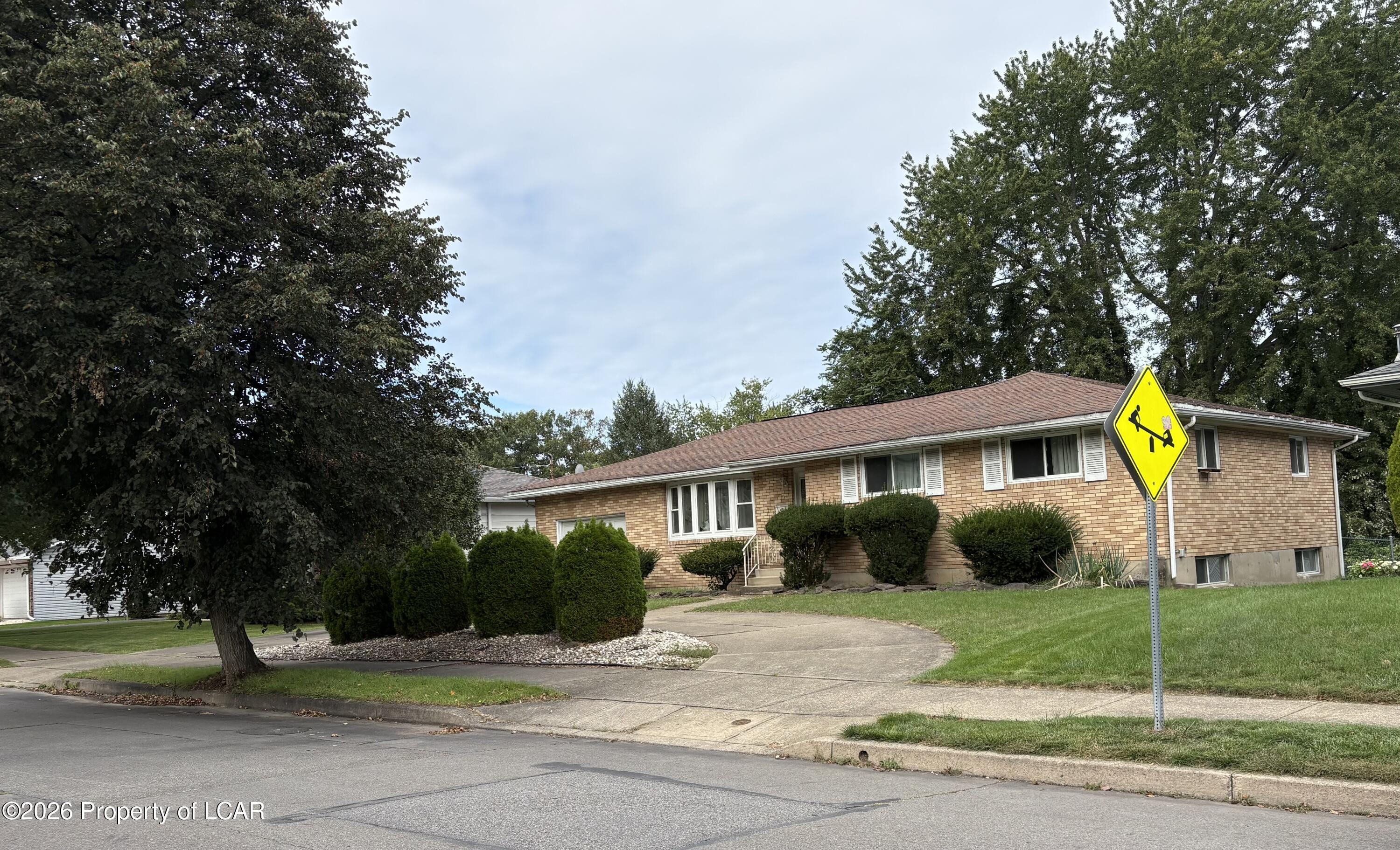 554 N Gates Avenue — photo