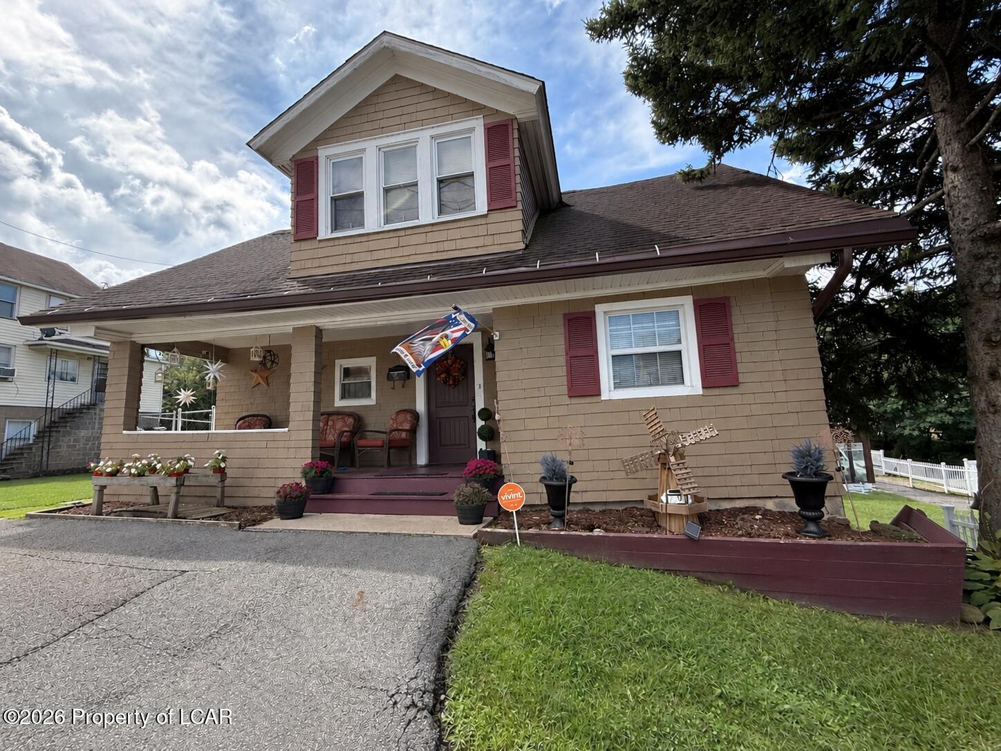 79 Mack Street — photo