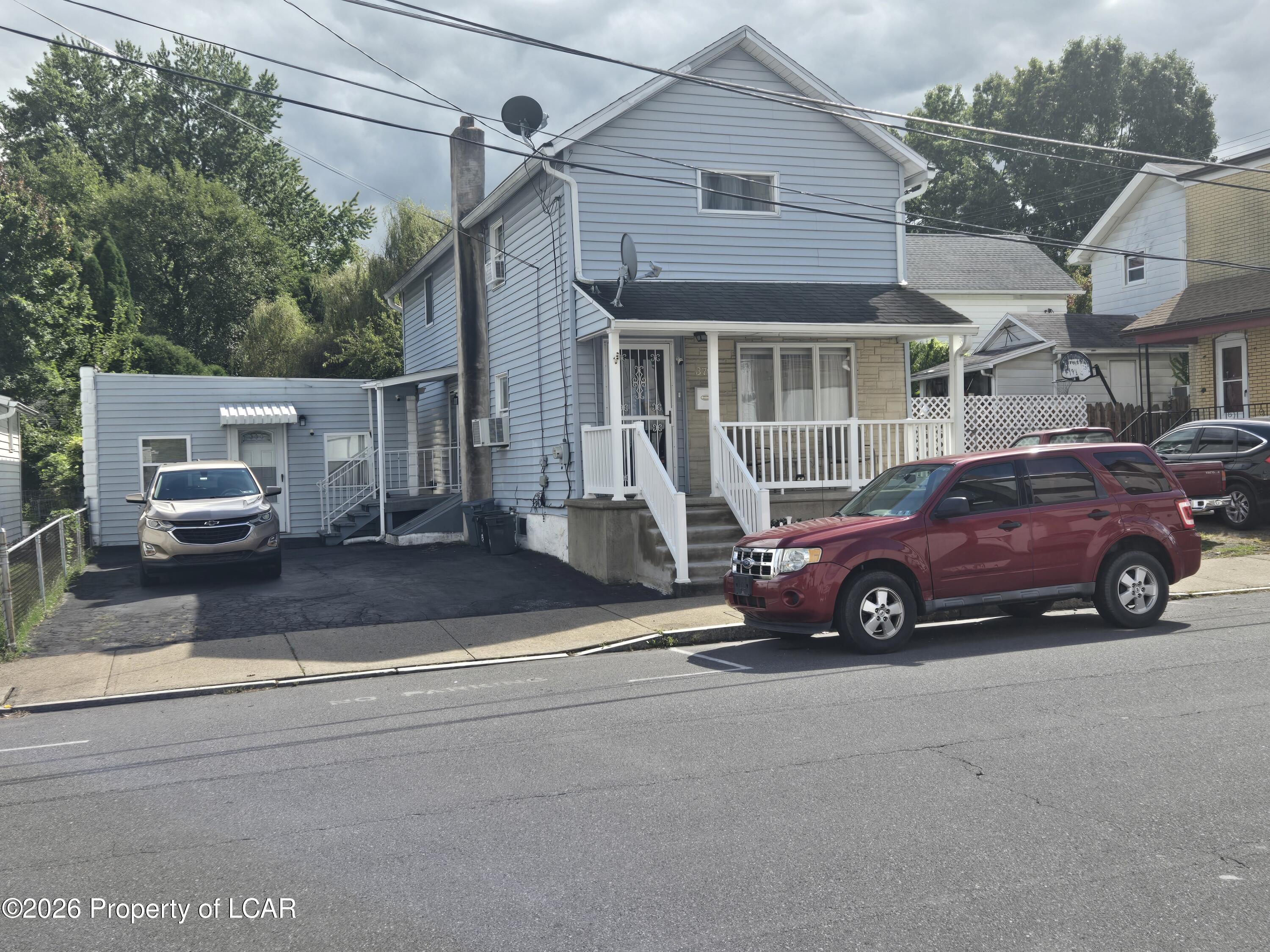 370 High Street — photo