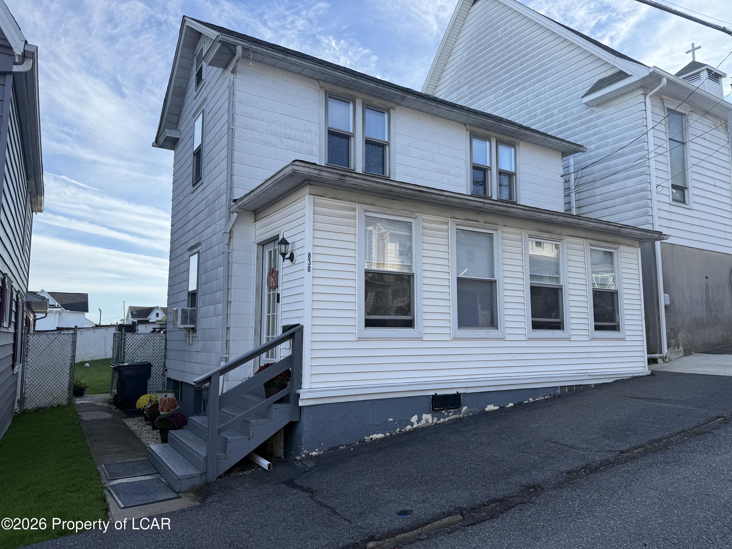830 Walnut Street — photo