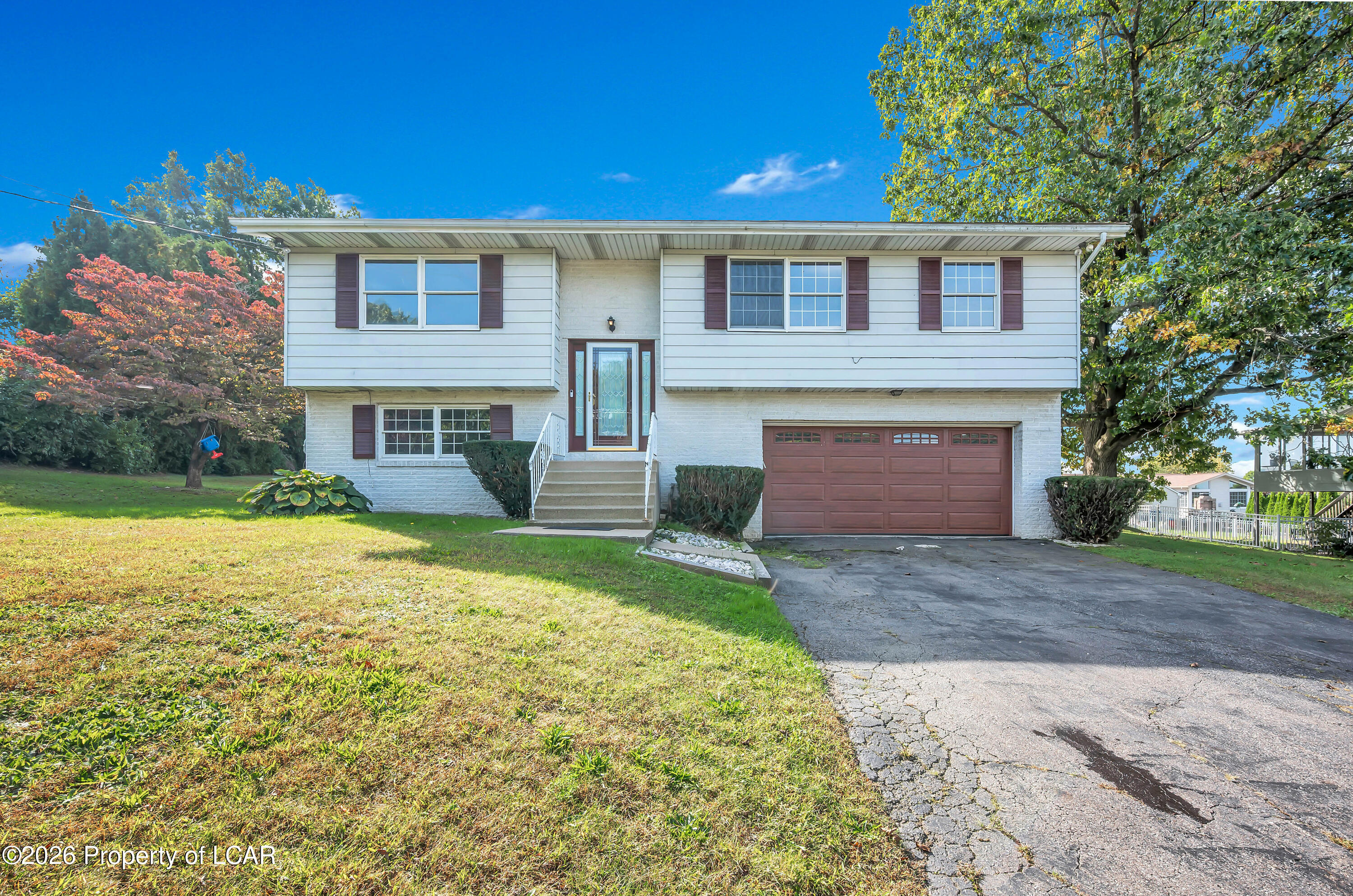 32 Laflin Road — photo