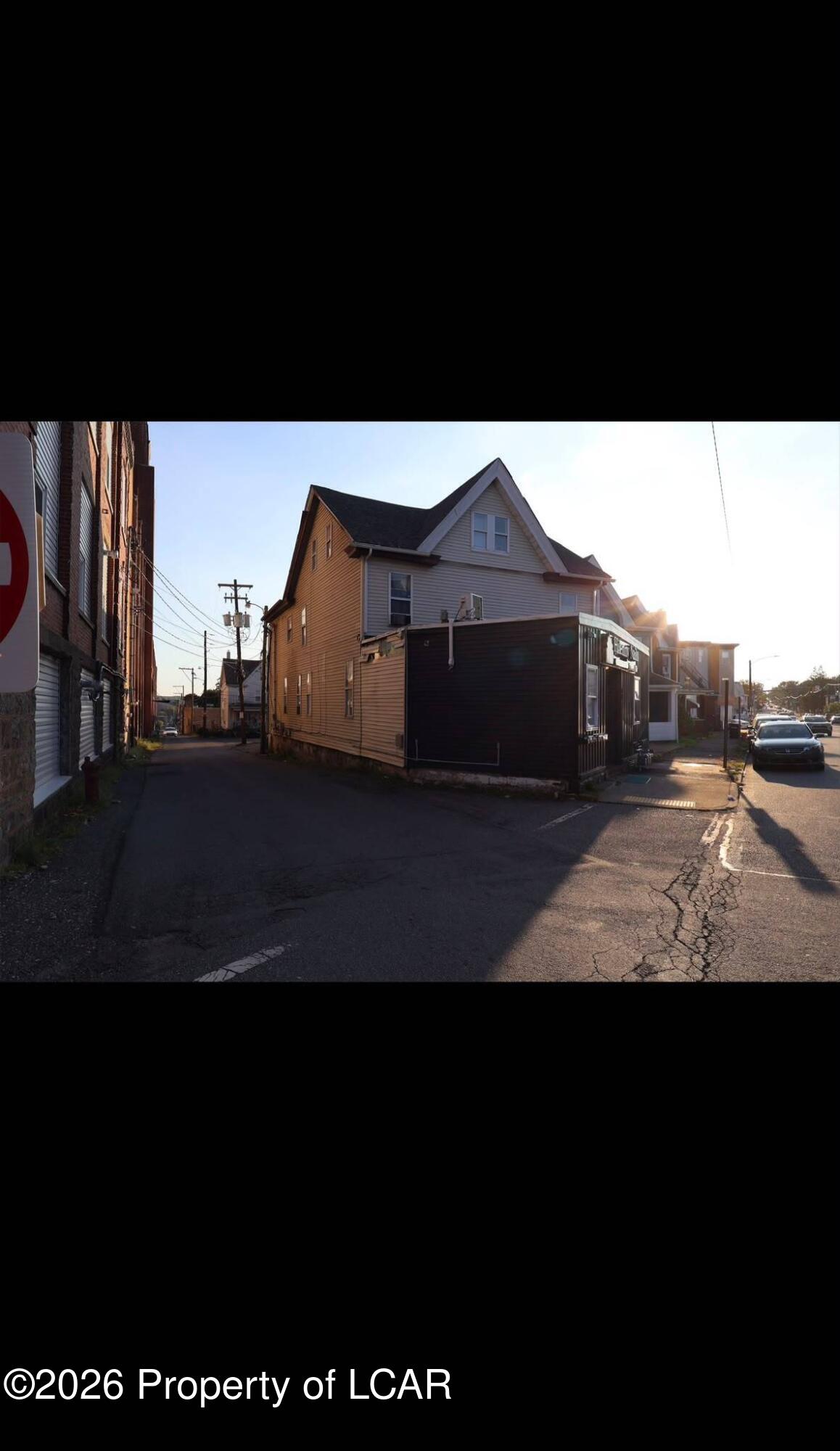 18 E Diamond Avenue, Hazleton, PA 18201 — photo 2