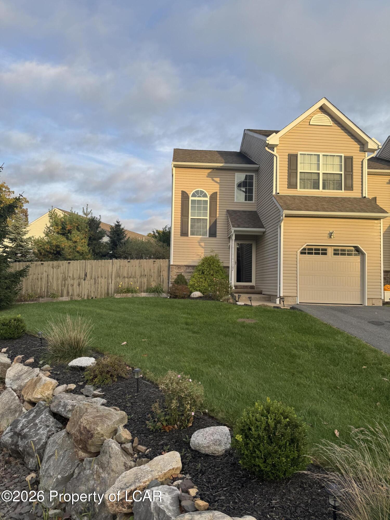 102 Player Ct Drive — photo
