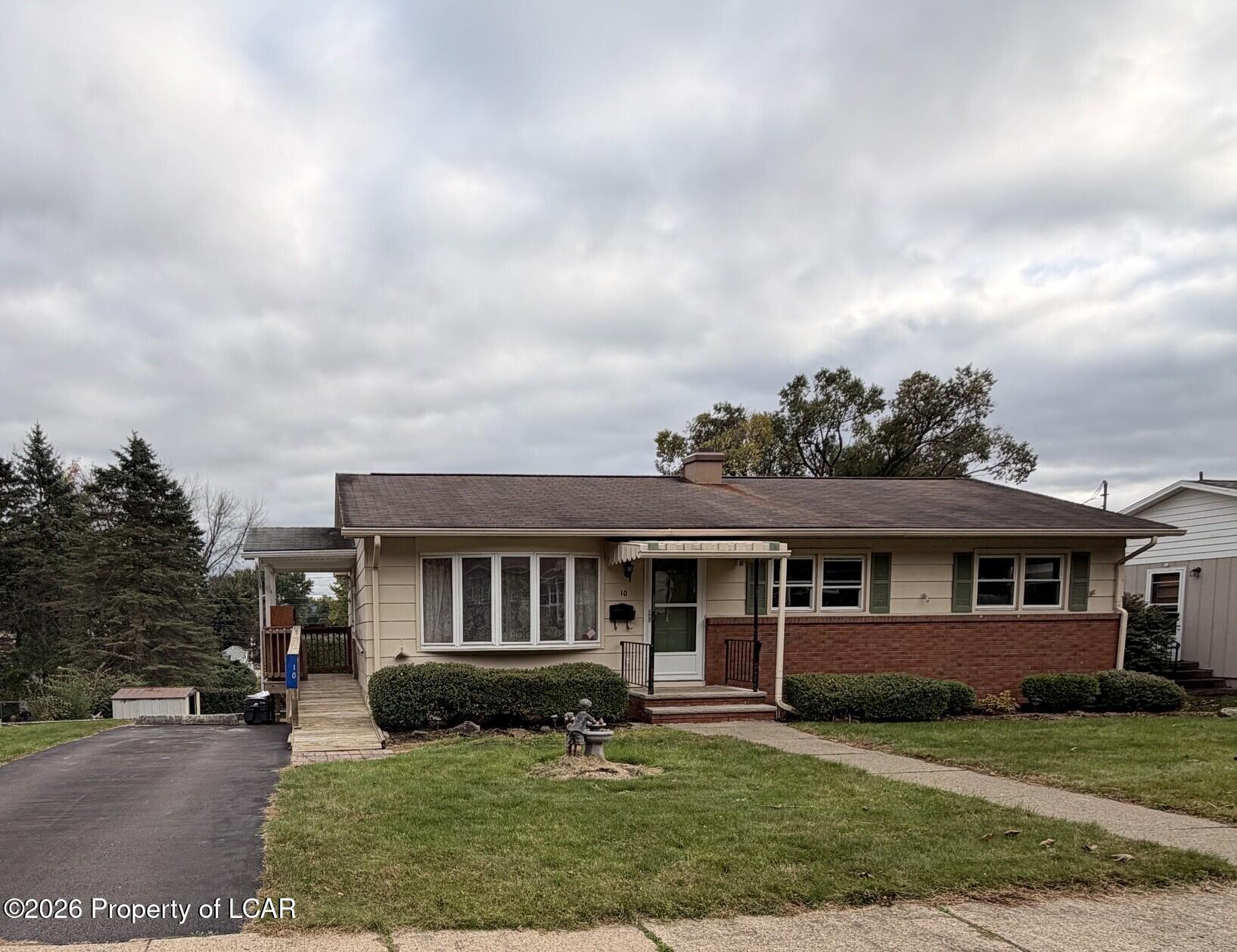 10 Valley View Drive — photo