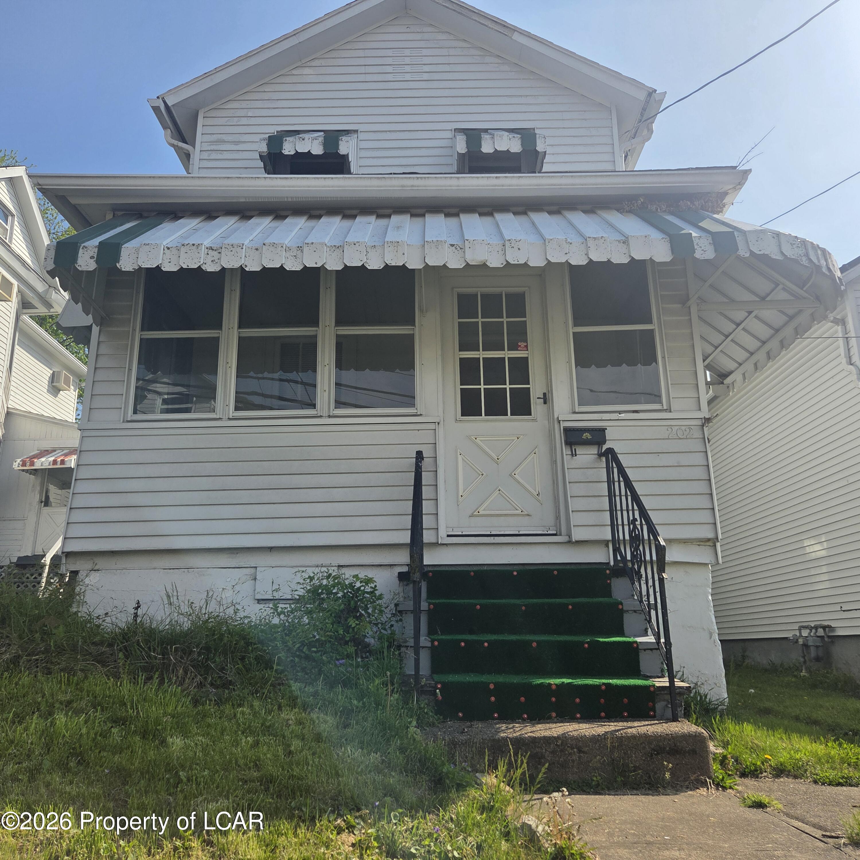 202 VanLoon Street — photo