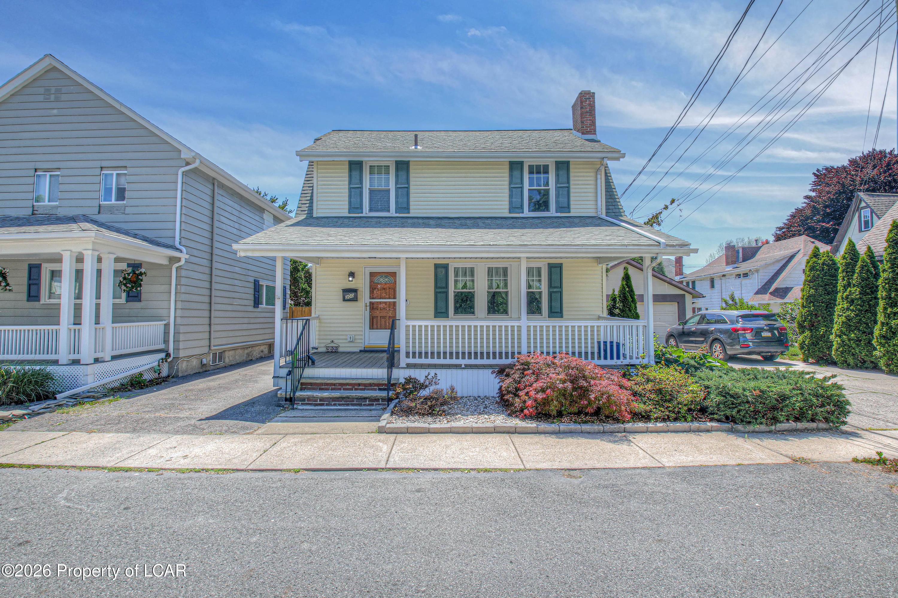 300 Colonial Gardens — photo