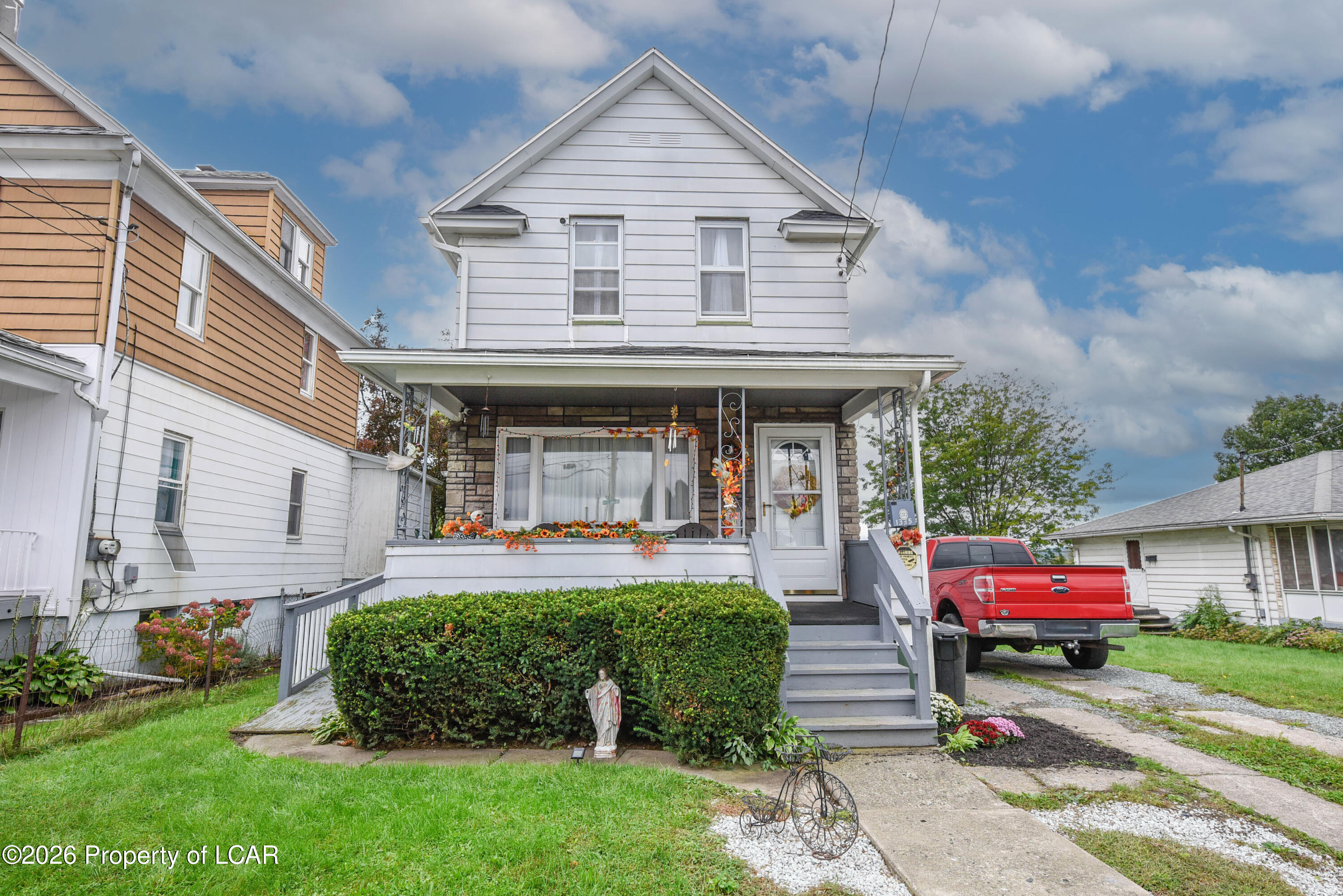 1335 Sloan Street — photo