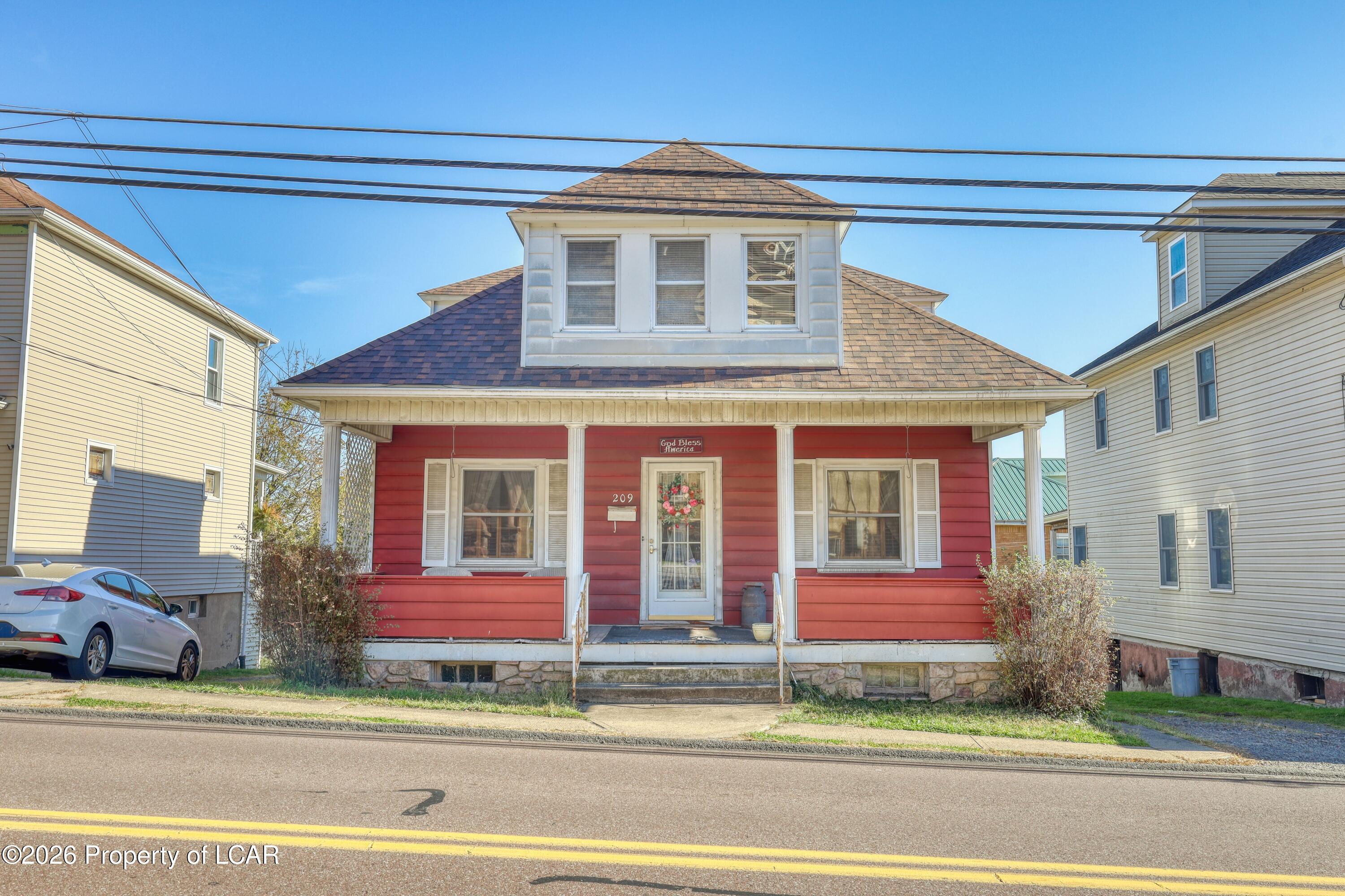 209 Robert Street — photo