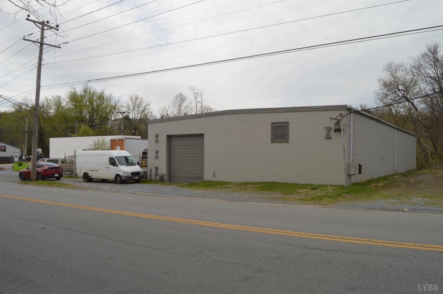 1819 Main Street — photo