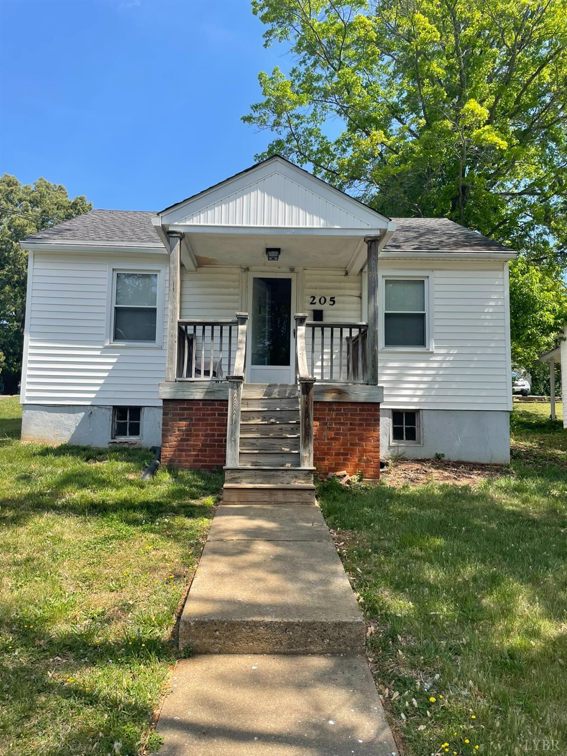 205 College Drive — photo