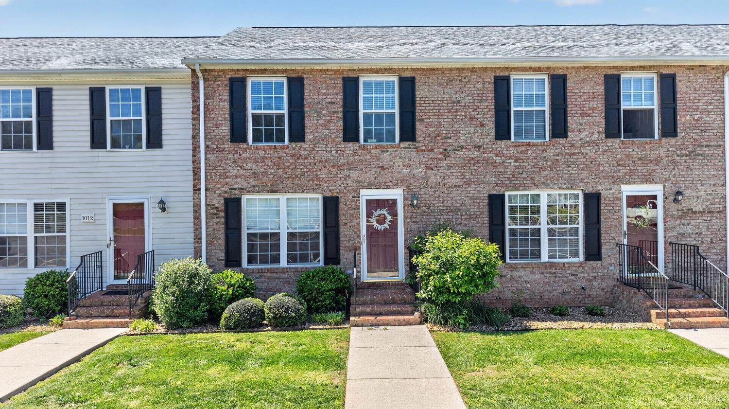 1016 Middle View Drive — photo