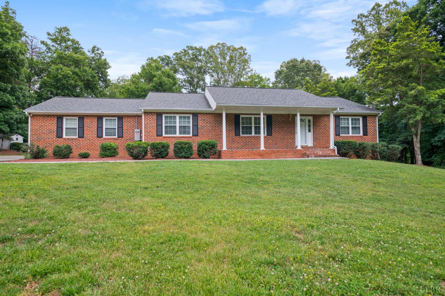 53 Woodlake Circle — photo