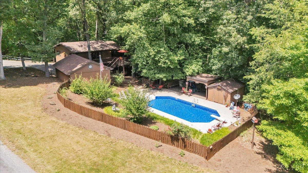 1842 Thomasson Lane — photo