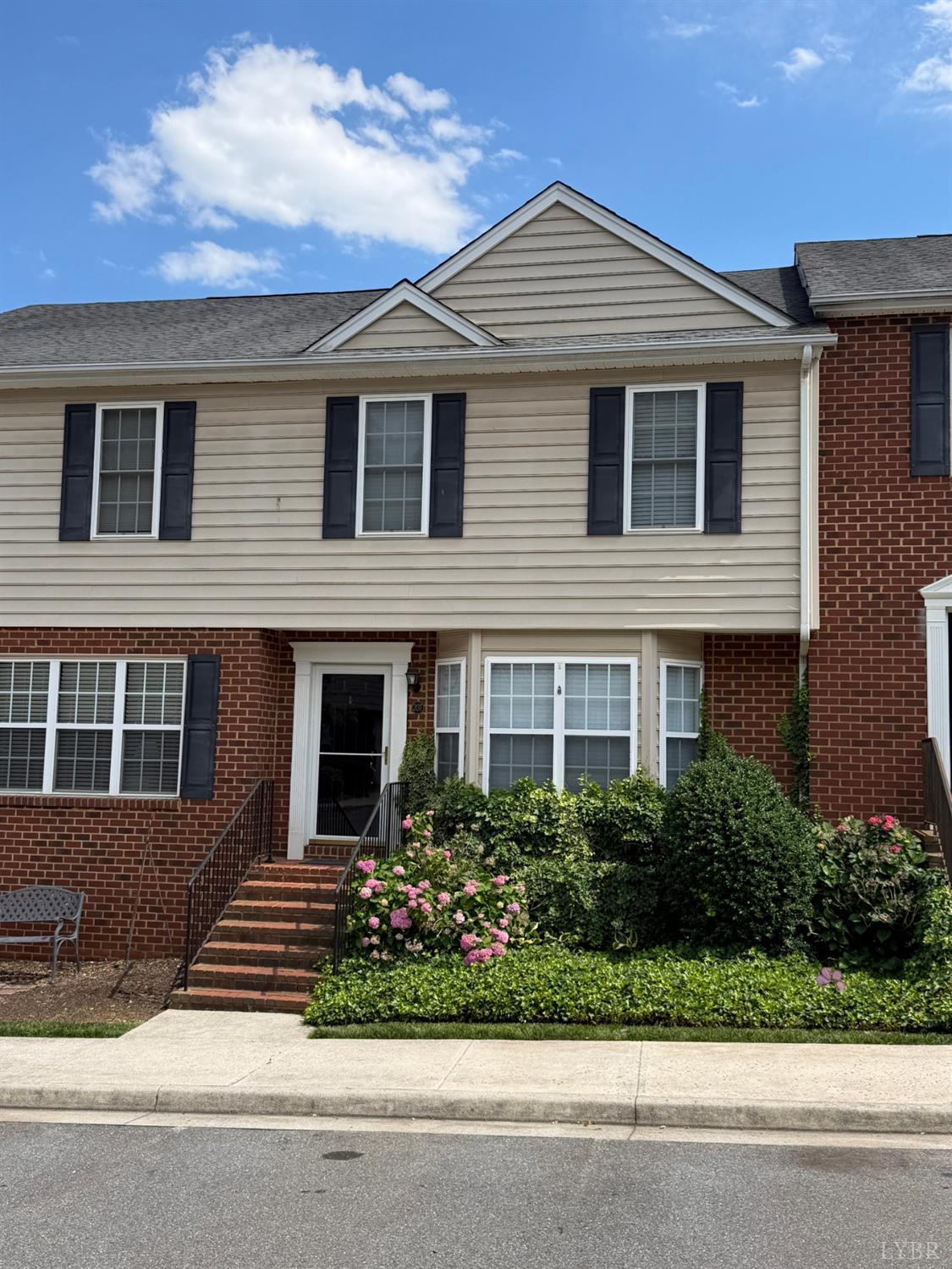 110 Aaron Place 207 — photo