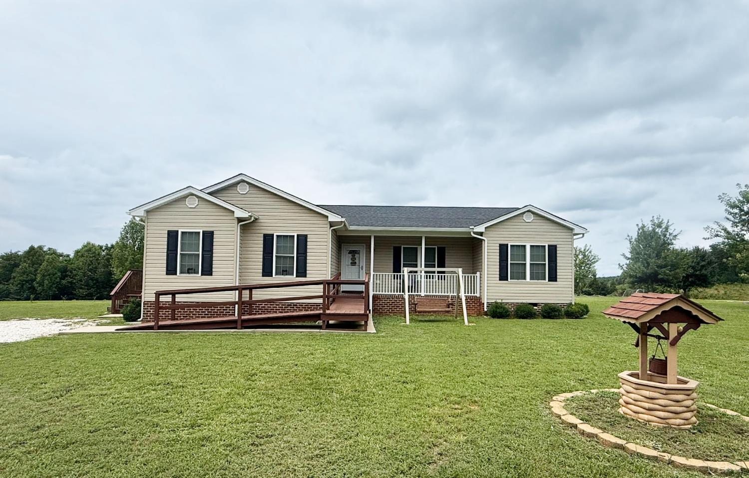 2749 Trent Hatchery Road — photo