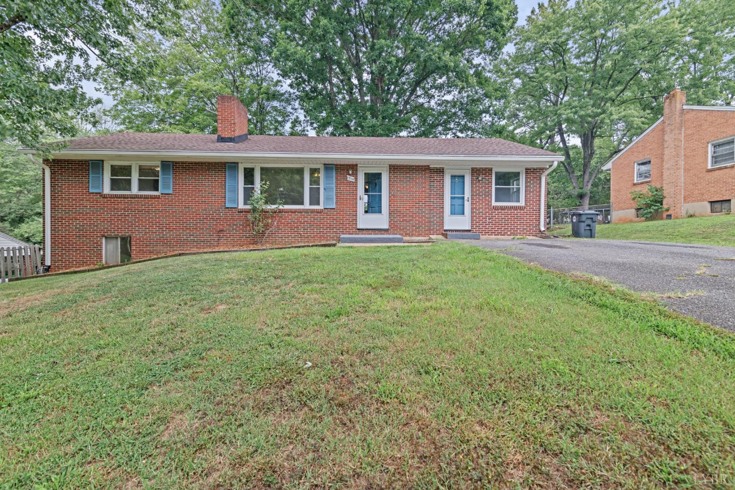 1214 W Hill Dr — photo