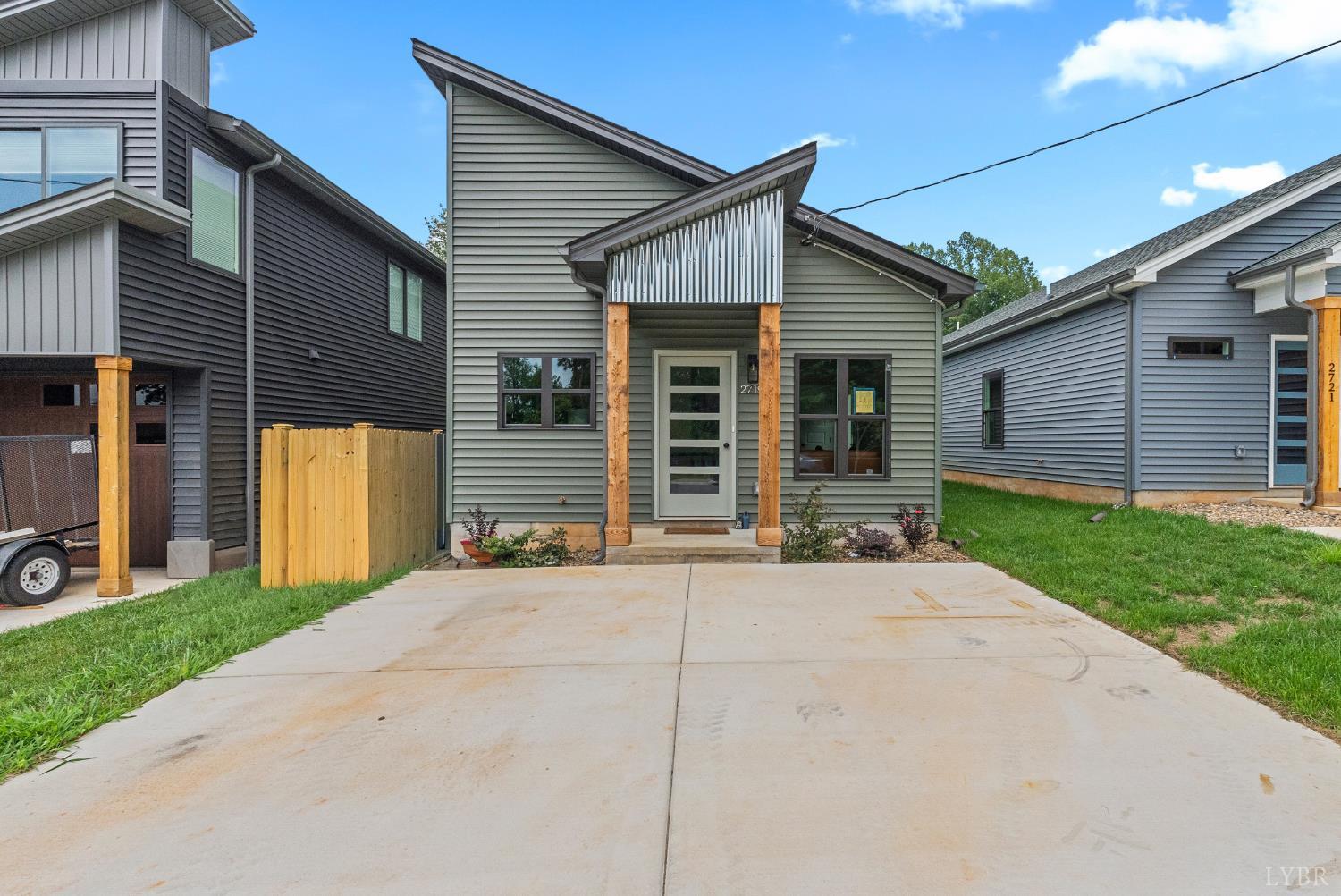 2719 Rainbow Circle — photo