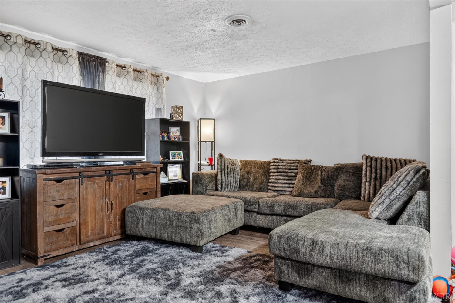 1150 Oriole Court — photo