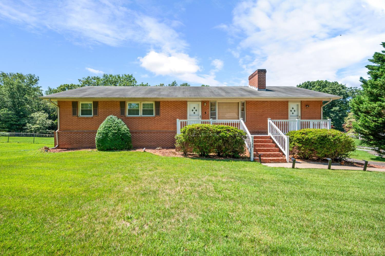 128 Lynview Drive — photo