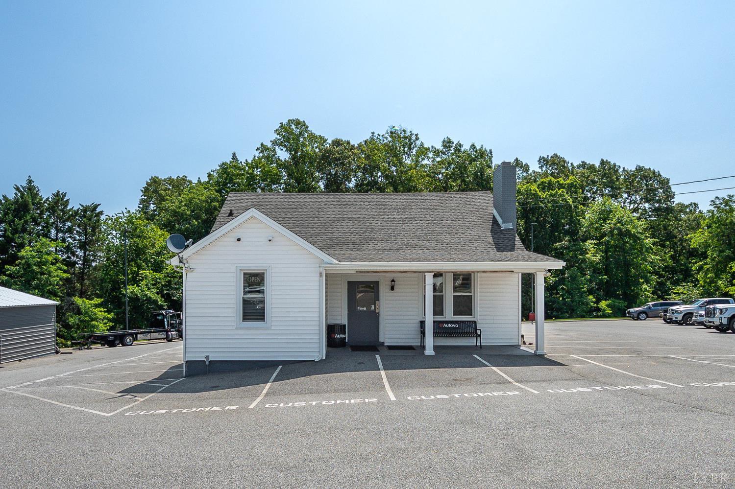 3713 S Amherst Highway — photo