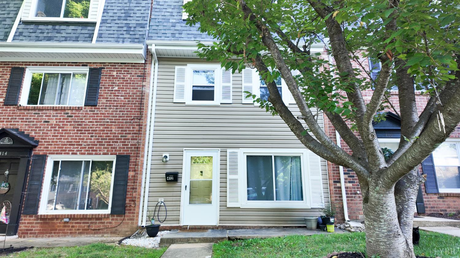 412 W Cadbury Drive — photo