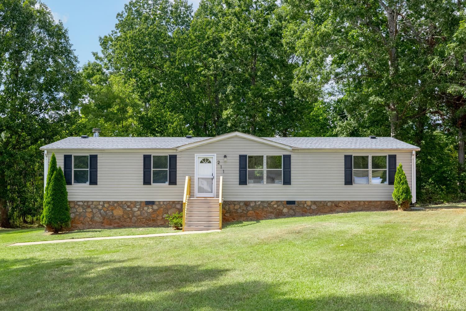 211 Peach Tree Lane — photo