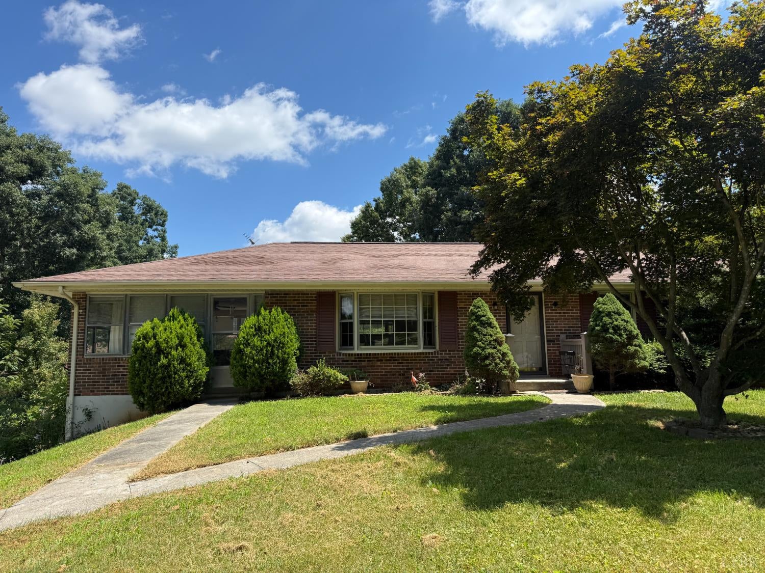 421 Woodland Circle — photo