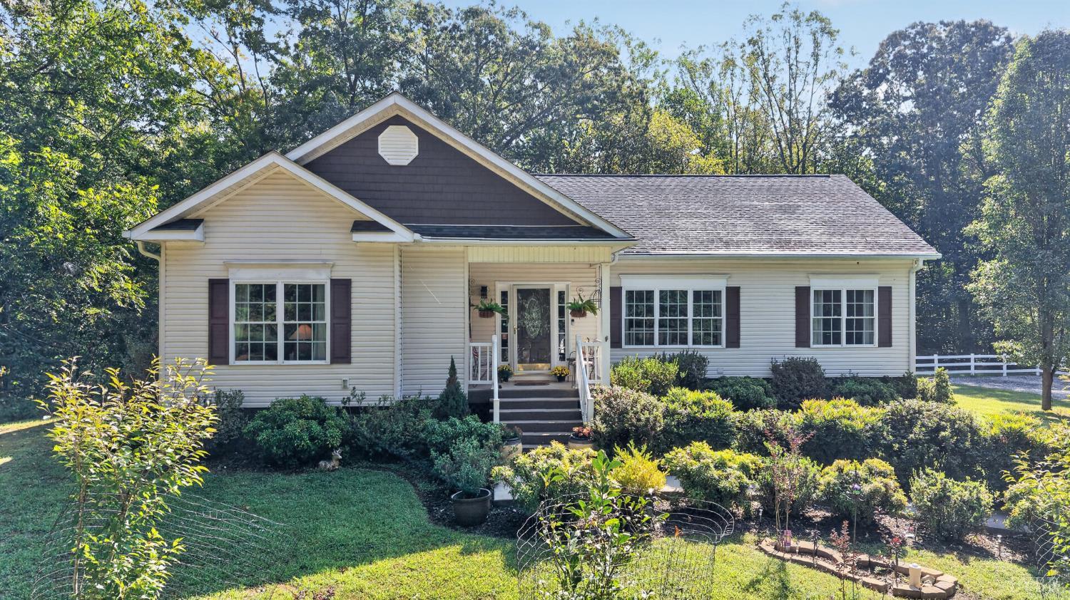 1030 Hunters Hollow Road — photo