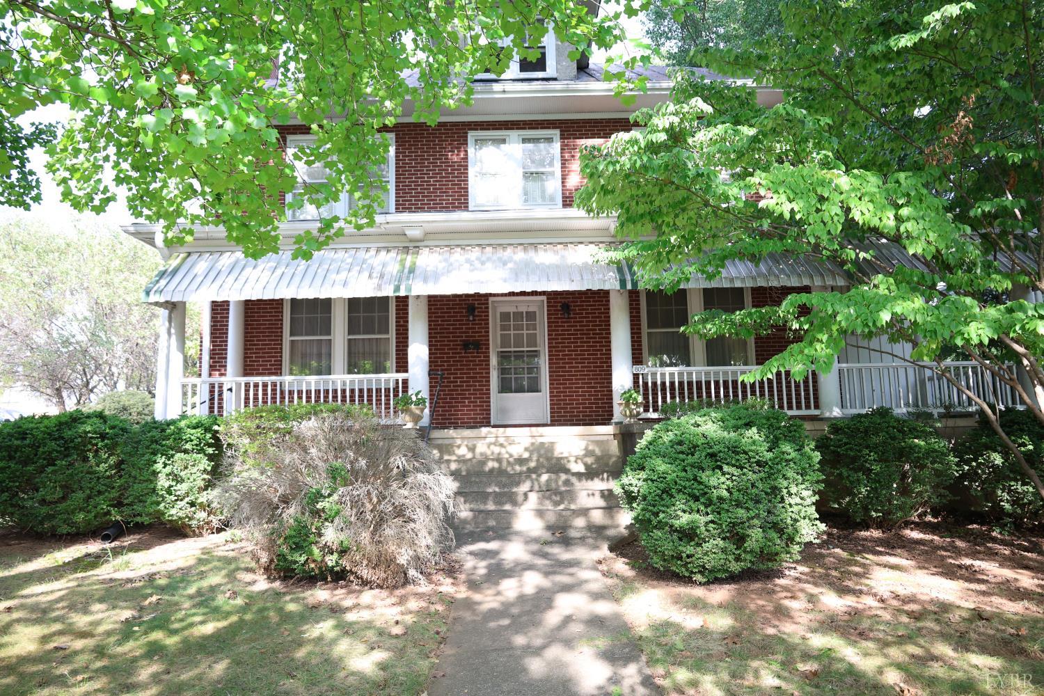 809 Oak Street — photo