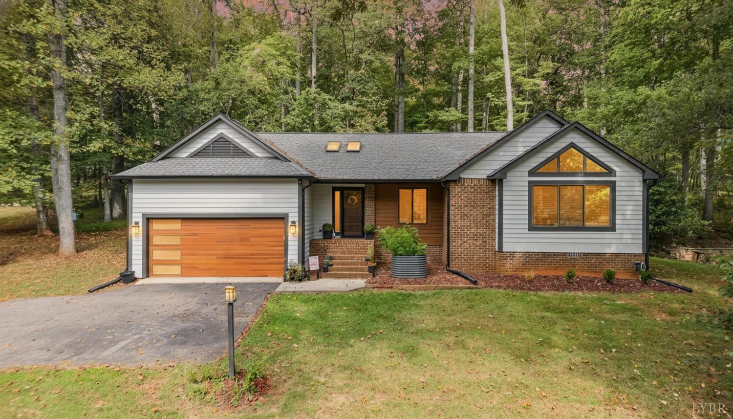 412 Lake Vista Drive — photo