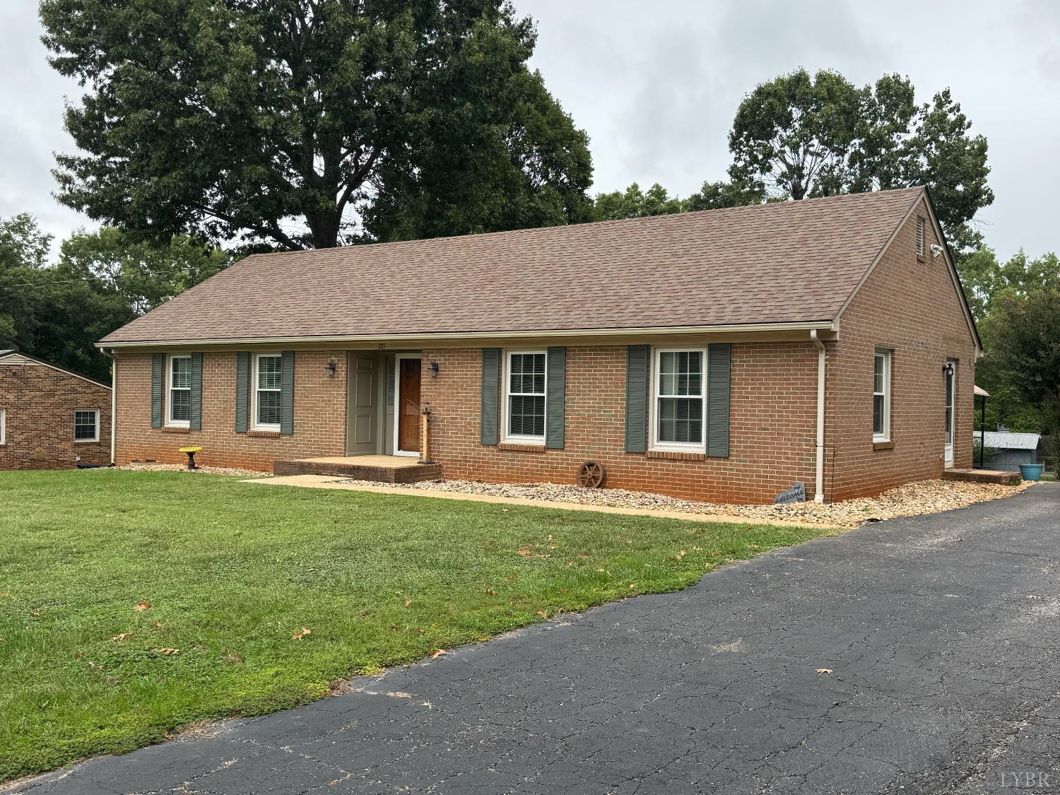 221 Oakland Drive — photo